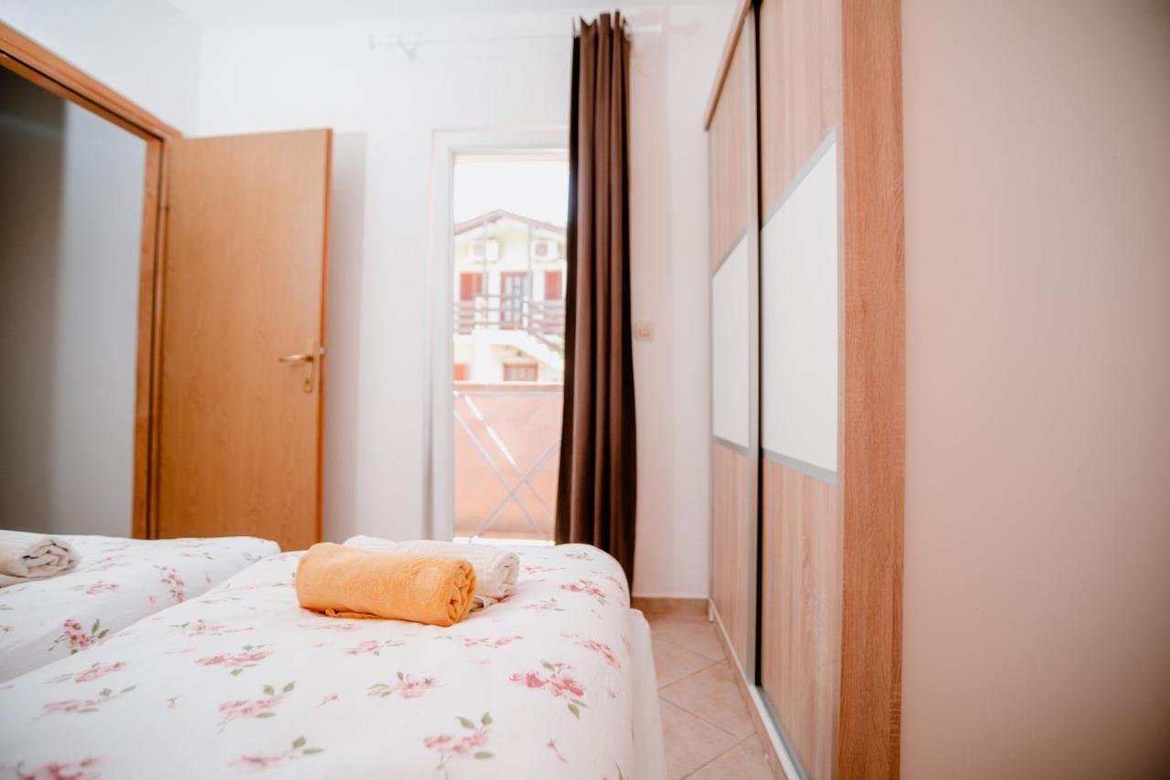 Апартаменти Apartmens Leona Карлобаг Екстер'єр фото