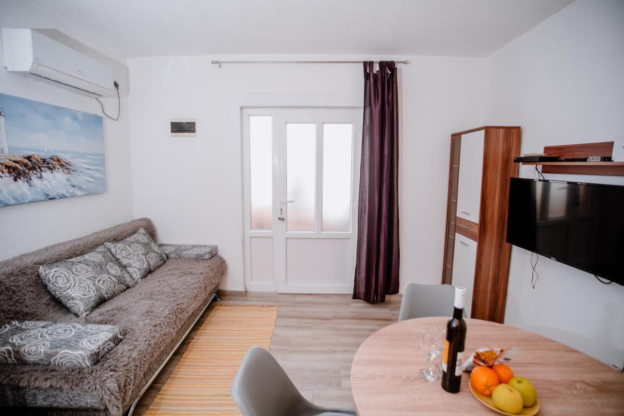 Апартаменти Apartmens Leona Карлобаг Екстер'єр фото