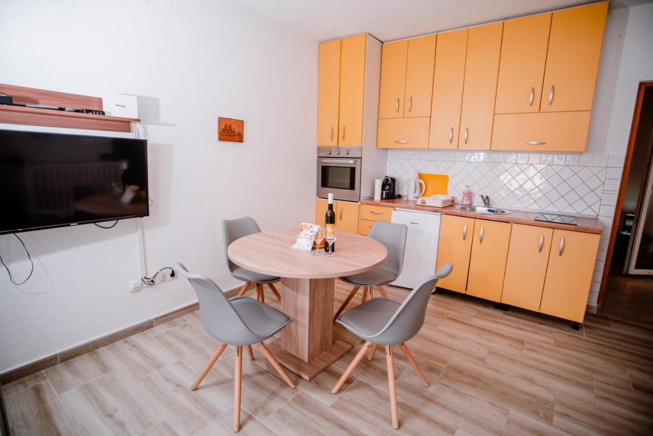 Апартаменти Apartmens Leona Карлобаг Екстер'єр фото