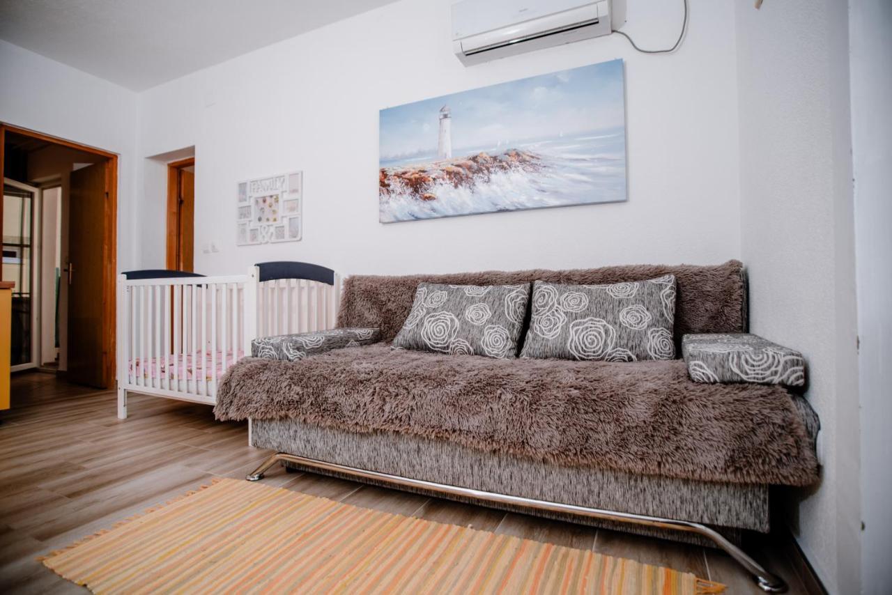 Апартаменти Apartmens Leona Карлобаг Екстер'єр фото