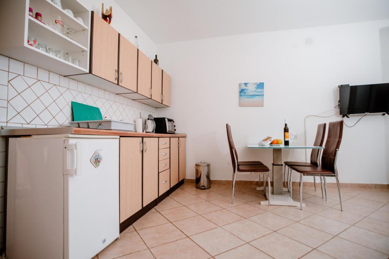 Апартаменти Apartmens Leona Карлобаг Екстер'єр фото