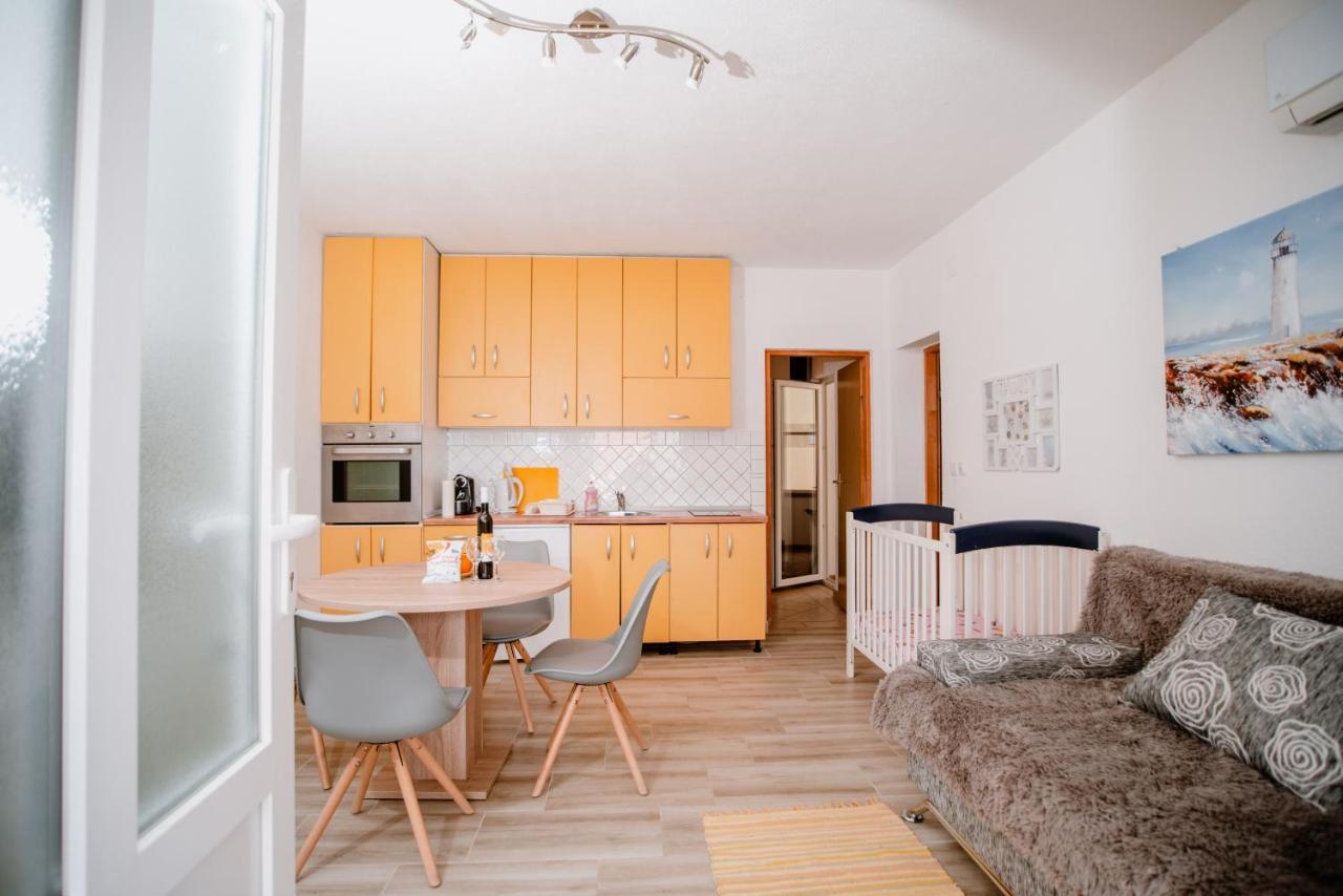 Апартаменти Apartmens Leona Карлобаг Екстер'єр фото